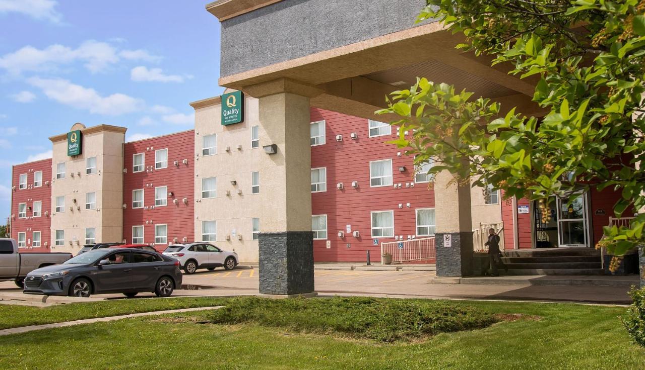 Quality Inn & Suites Whitecourt Eksteriør billede