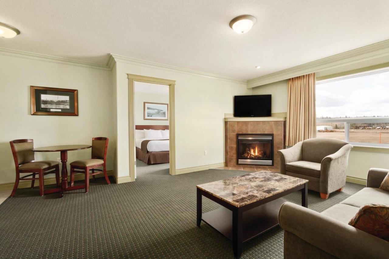 Quality Inn & Suites Whitecourt Eksteriør billede