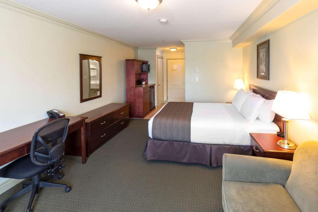 Quality Inn & Suites Whitecourt Eksteriør billede