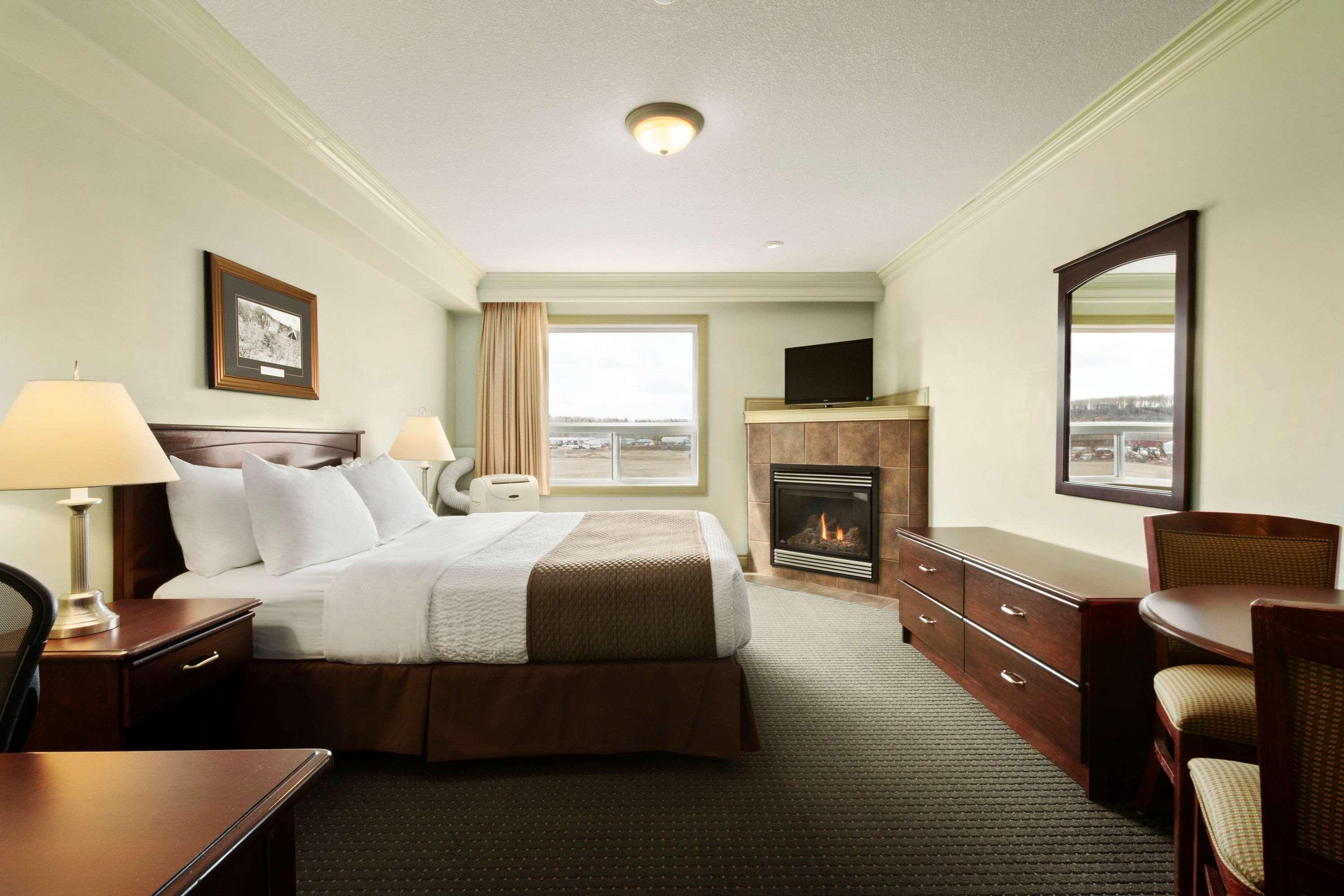 Quality Inn & Suites Whitecourt Eksteriør billede