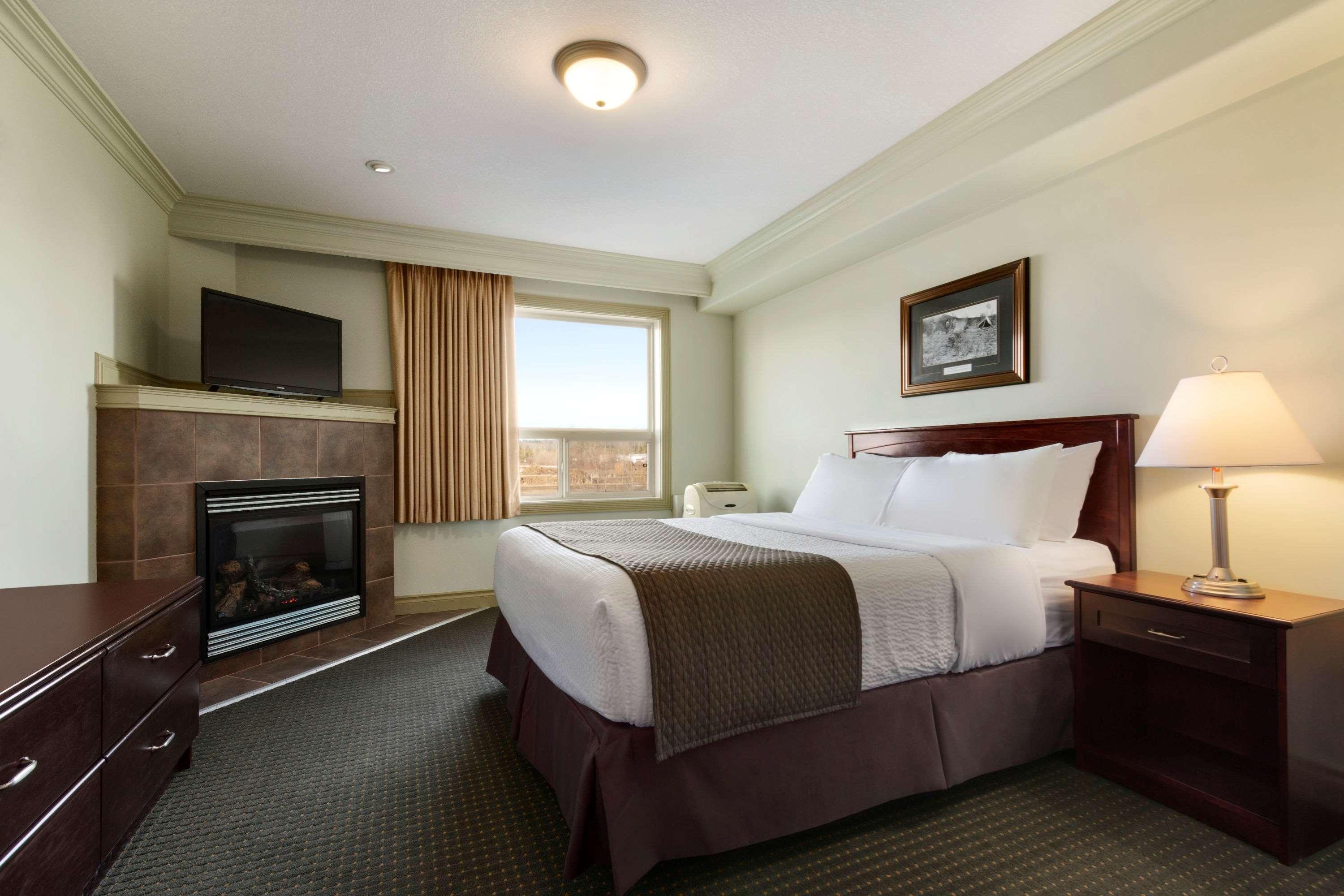 Quality Inn & Suites Whitecourt Eksteriør billede