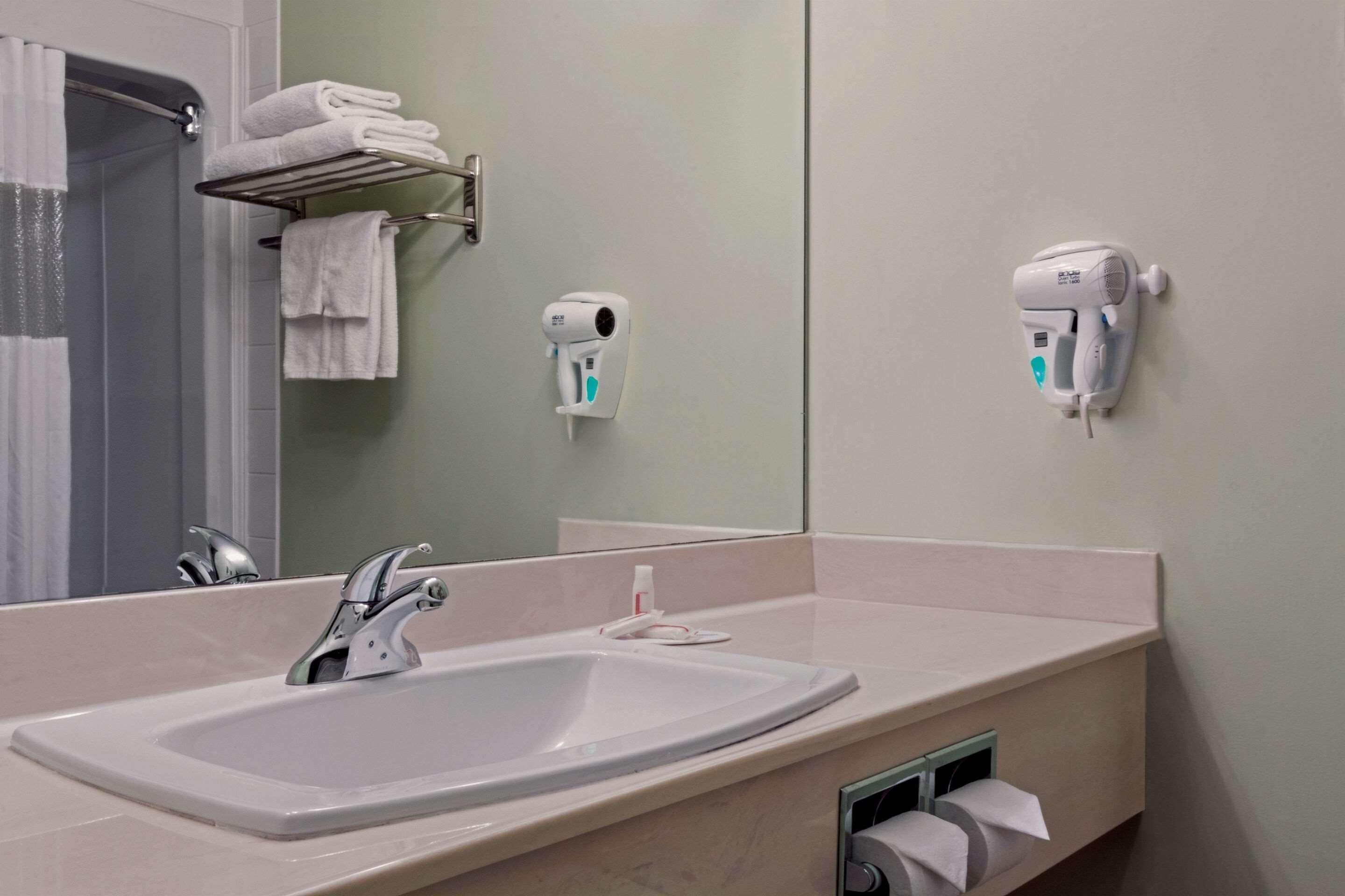 Quality Inn & Suites Whitecourt Eksteriør billede