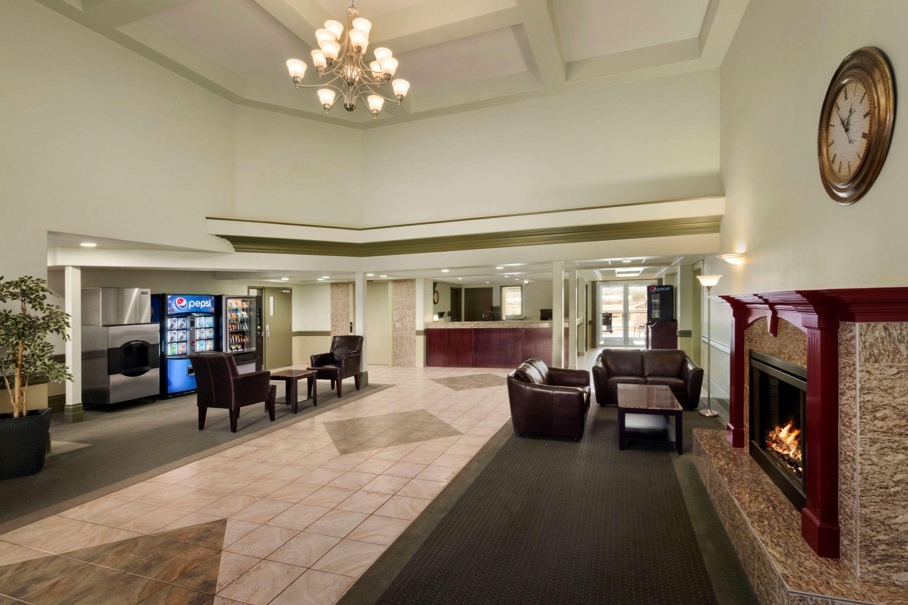 Quality Inn & Suites Whitecourt Eksteriør billede