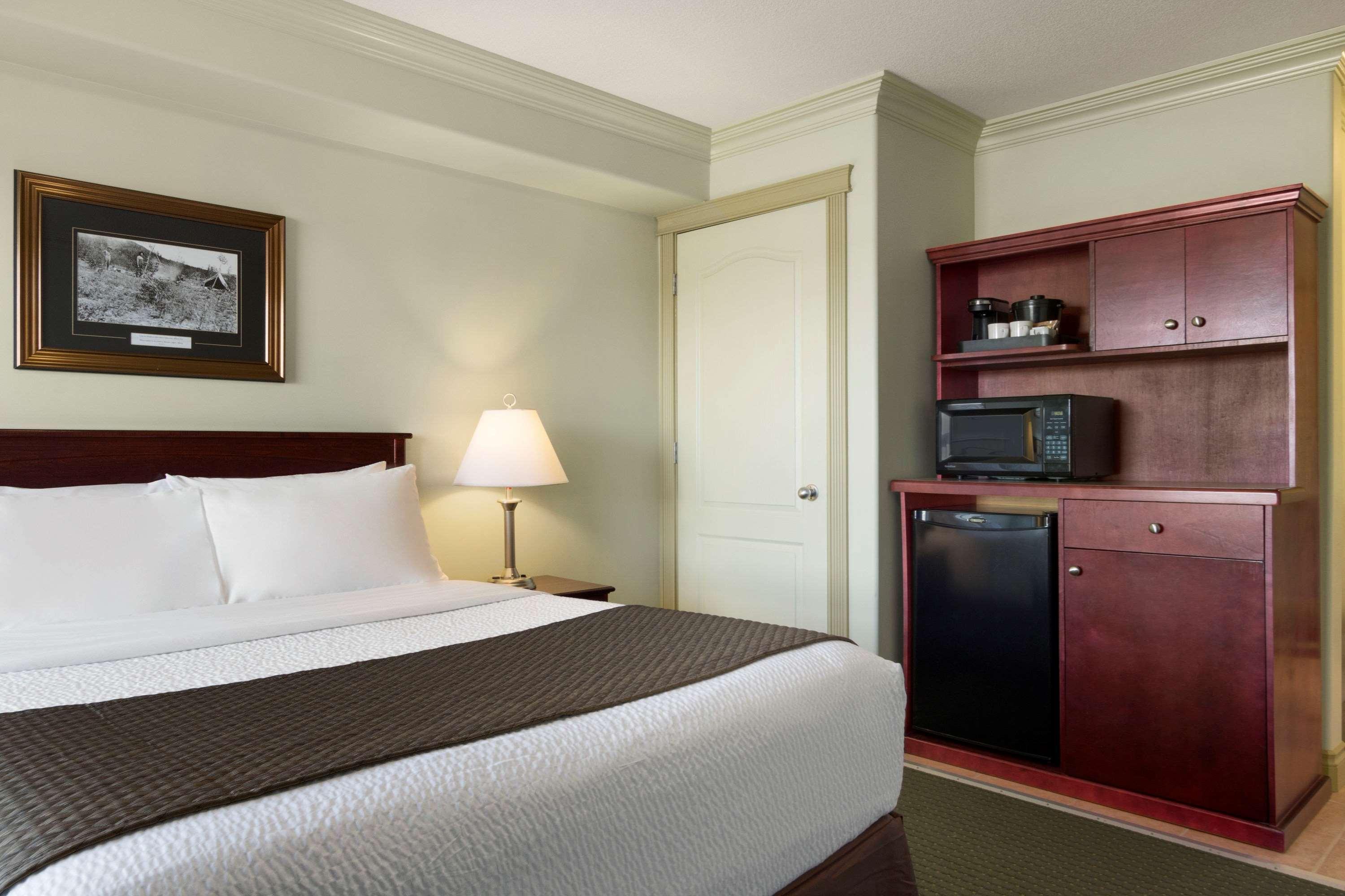Quality Inn & Suites Whitecourt Eksteriør billede