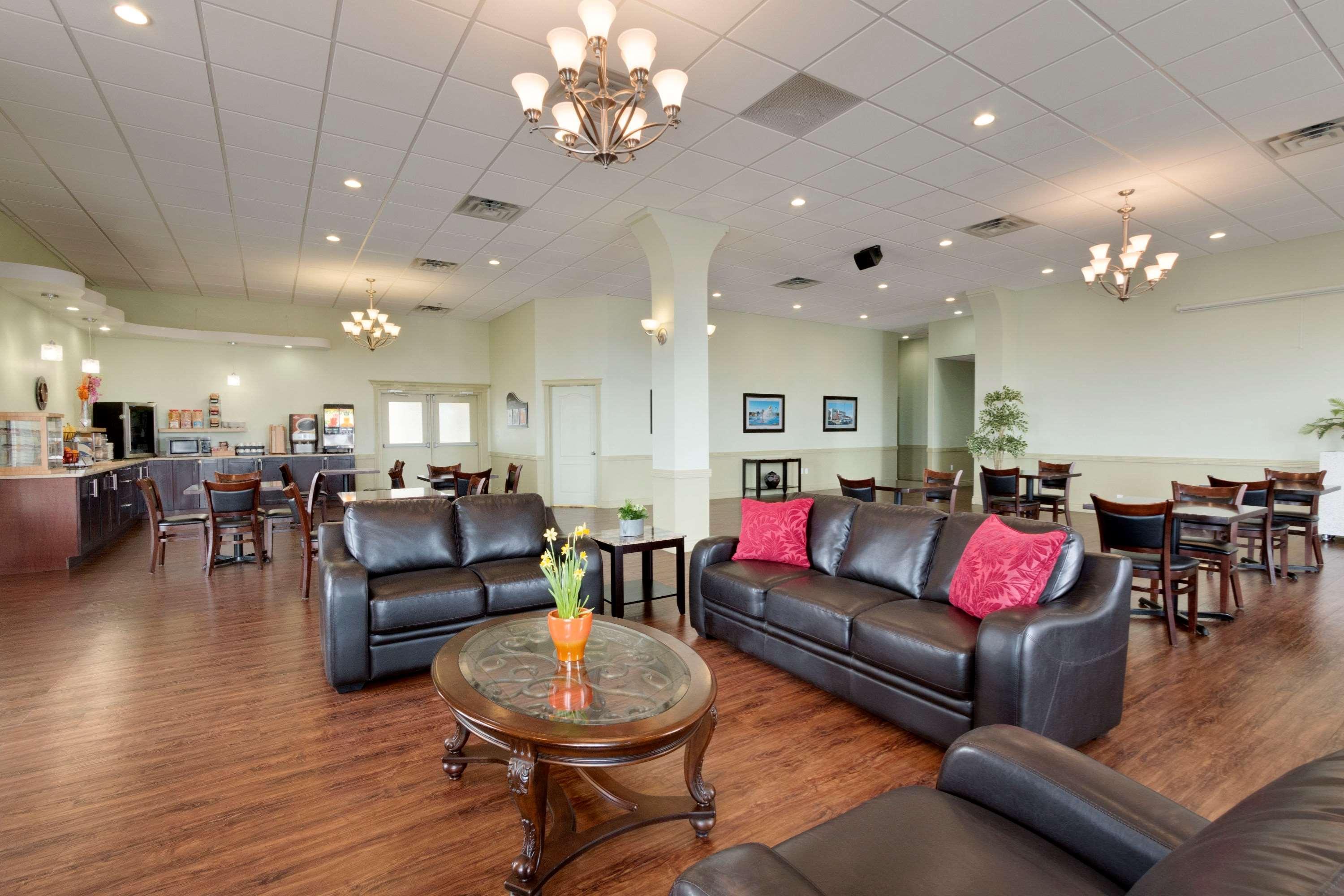 Quality Inn & Suites Whitecourt Eksteriør billede