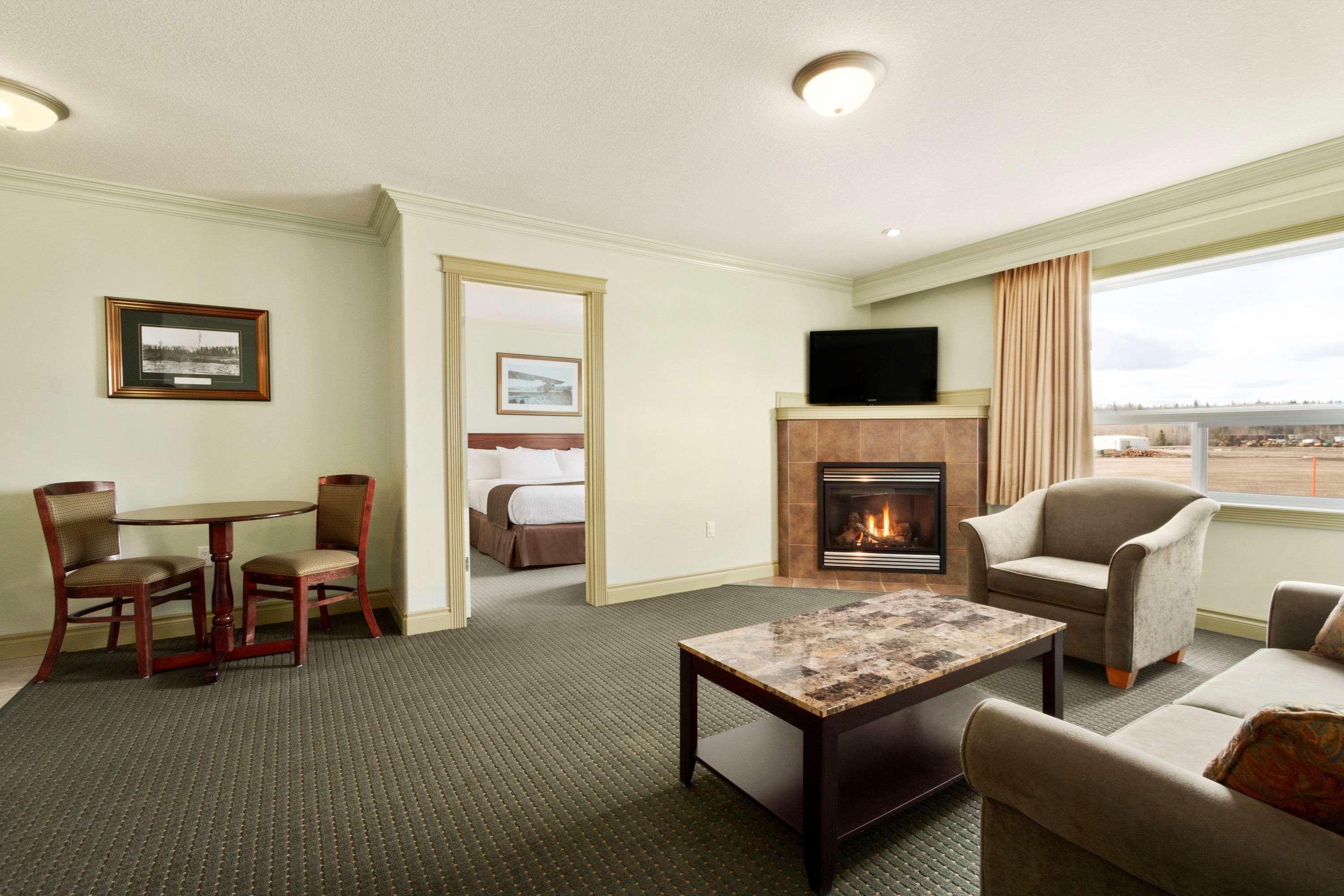 Quality Inn & Suites Whitecourt Eksteriør billede