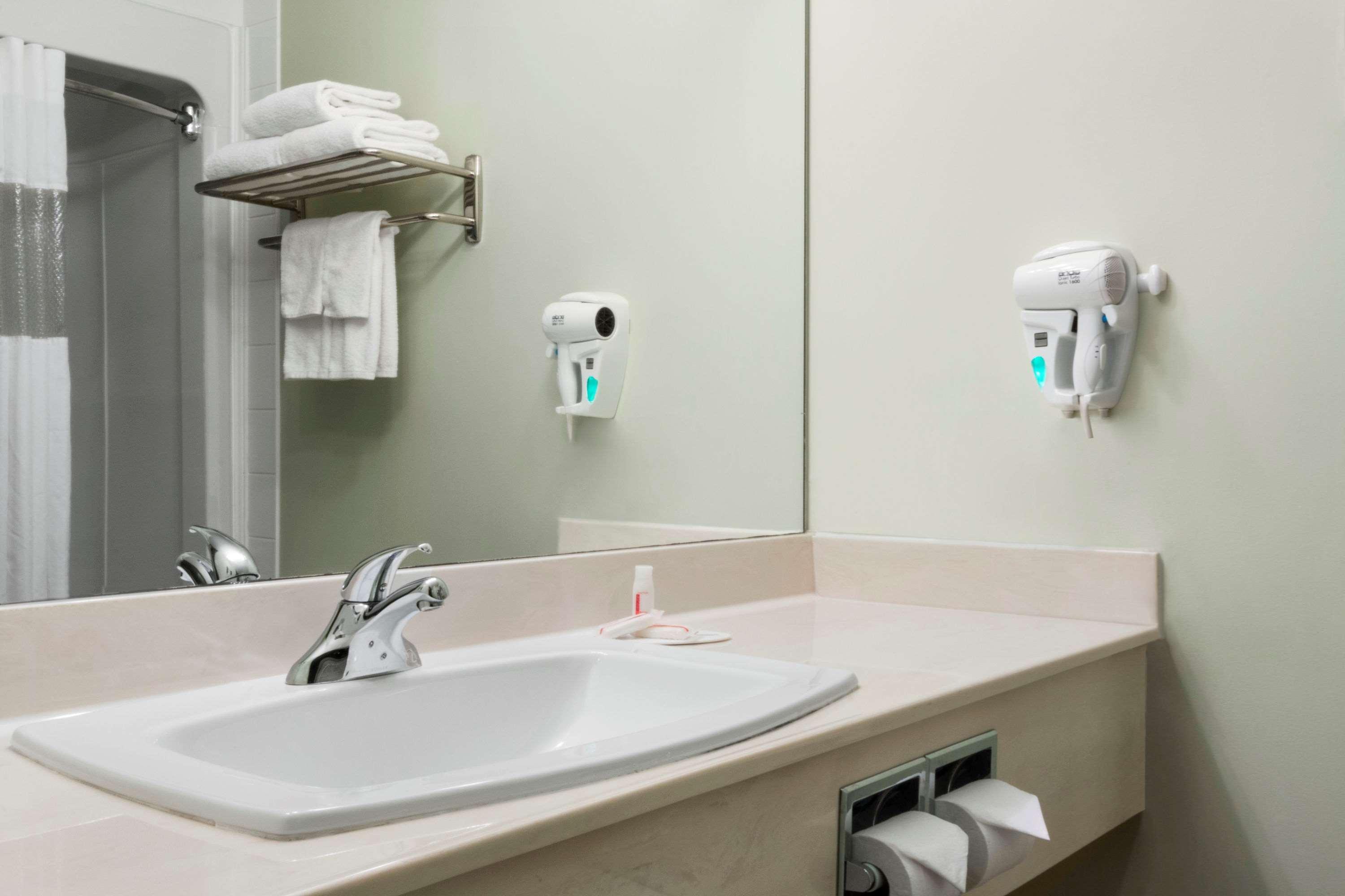 Quality Inn & Suites Whitecourt Eksteriør billede