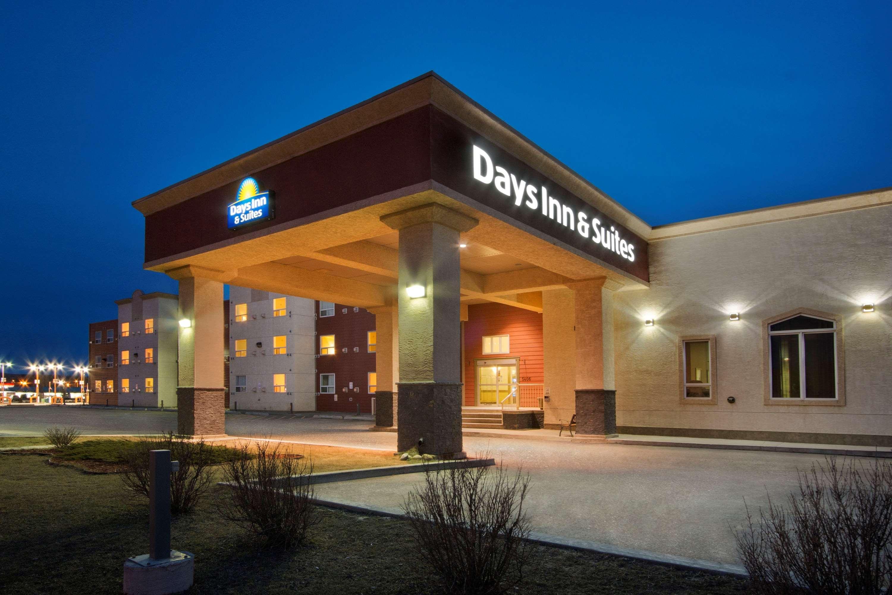 Quality Inn & Suites Whitecourt Eksteriør billede
