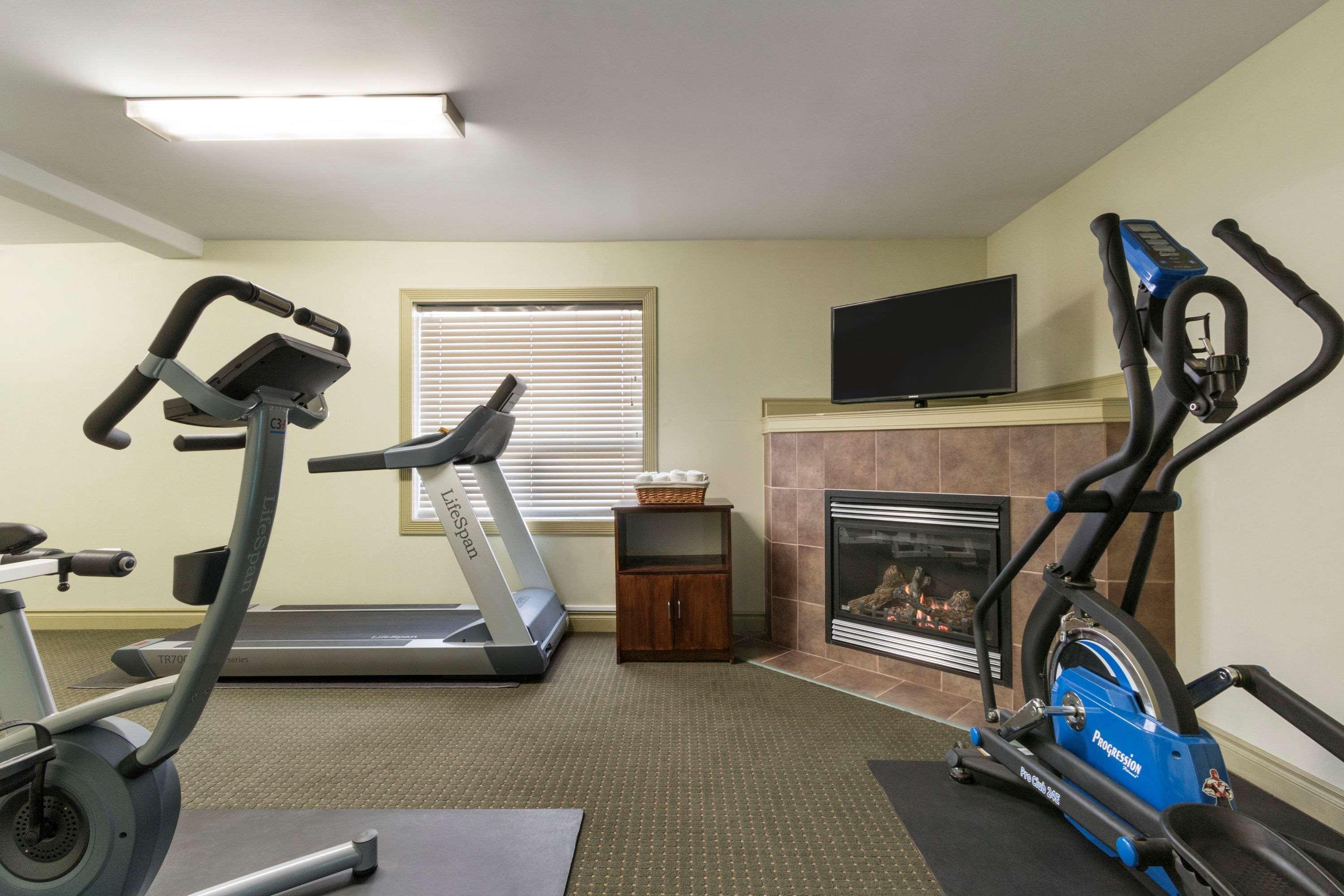 Quality Inn & Suites Whitecourt Eksteriør billede