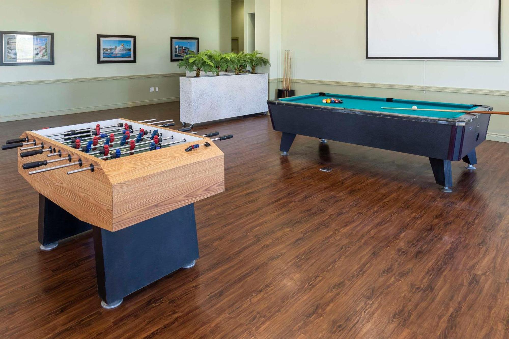 Quality Inn & Suites Whitecourt Eksteriør billede