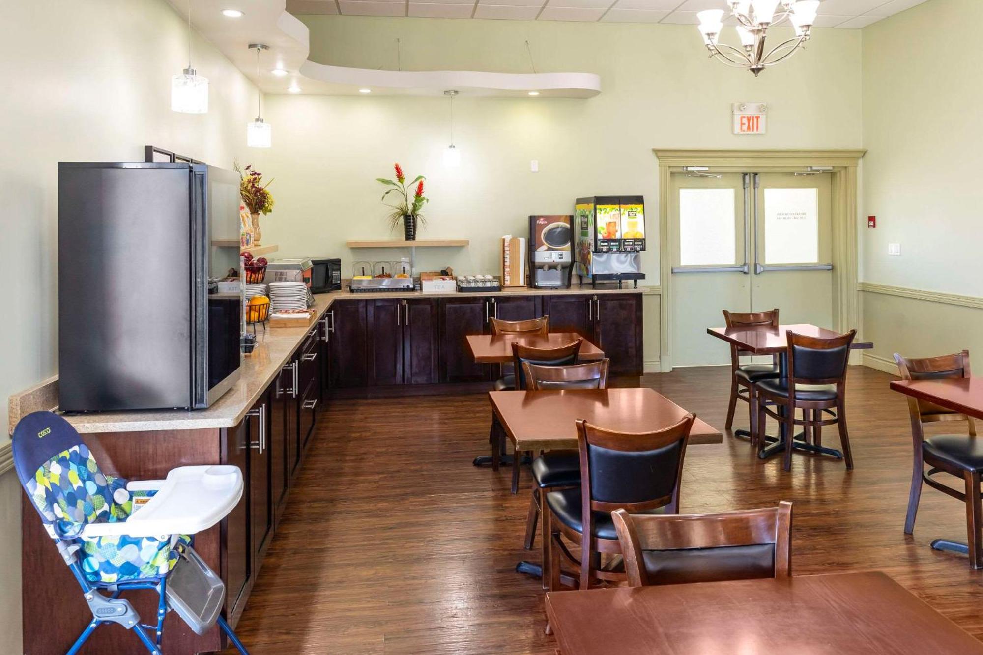 Quality Inn & Suites Whitecourt Eksteriør billede