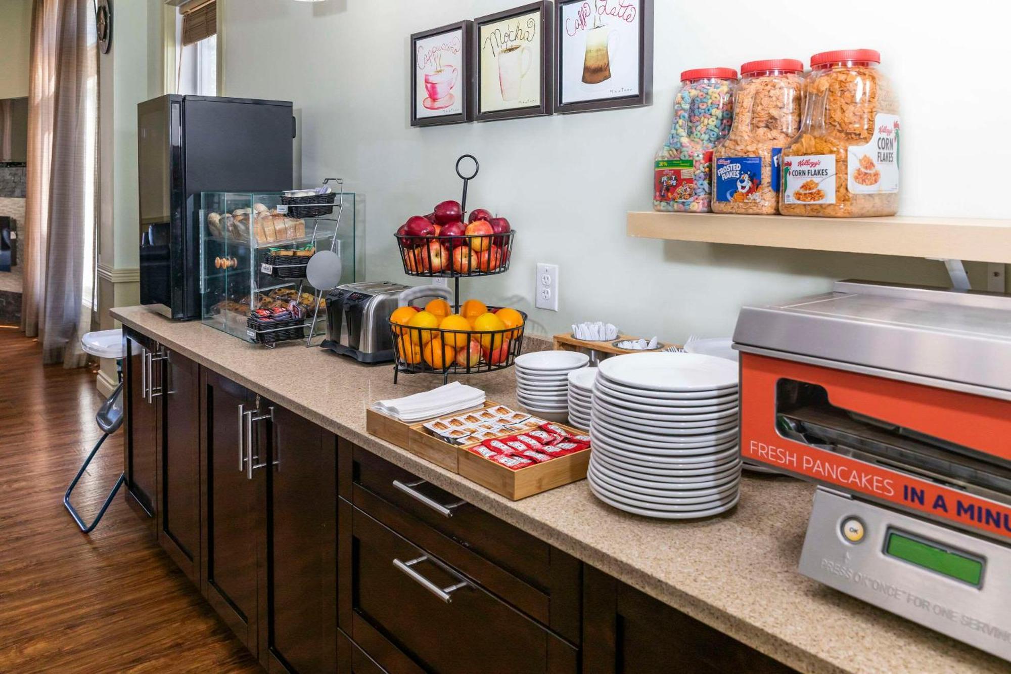 Quality Inn & Suites Whitecourt Eksteriør billede
