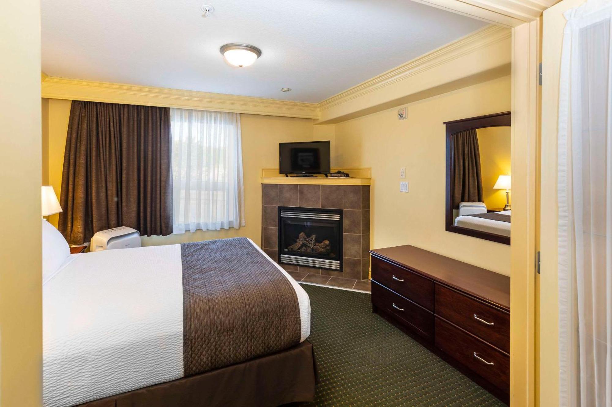 Quality Inn & Suites Whitecourt Eksteriør billede