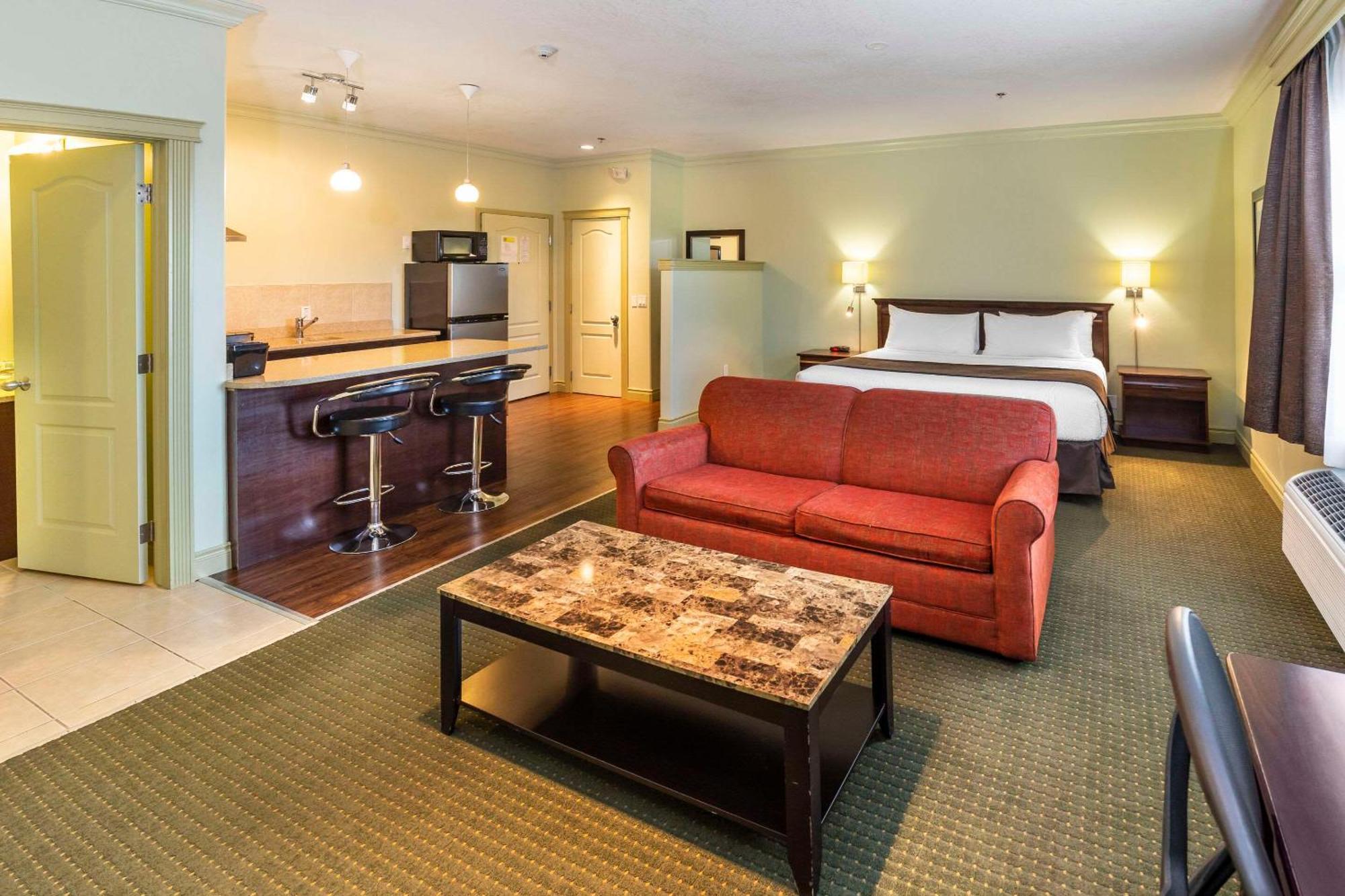 Quality Inn & Suites Whitecourt Eksteriør billede