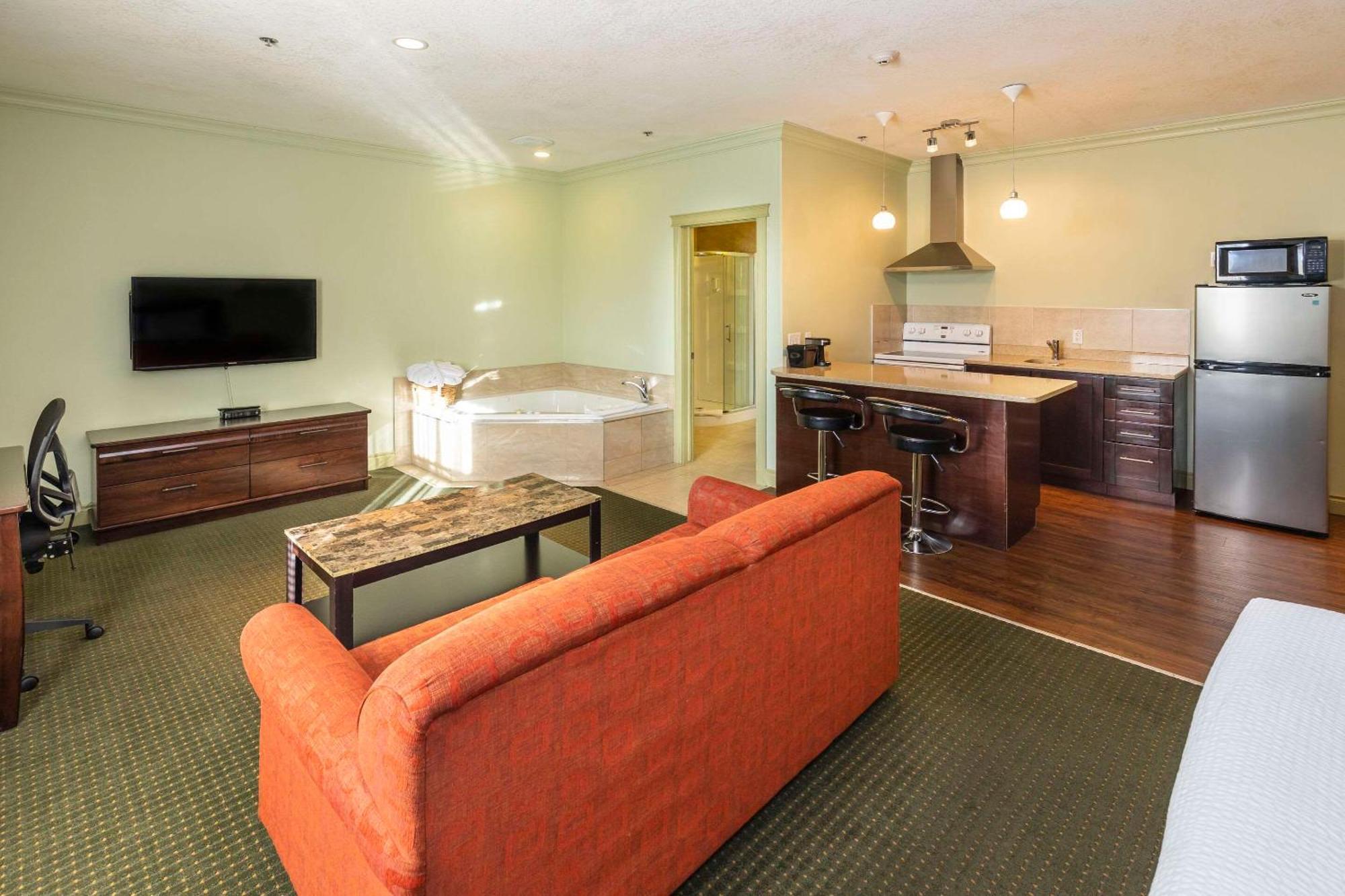 Quality Inn & Suites Whitecourt Eksteriør billede