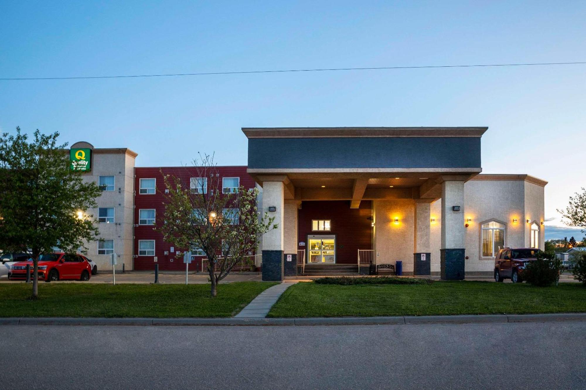 Quality Inn & Suites Whitecourt Eksteriør billede