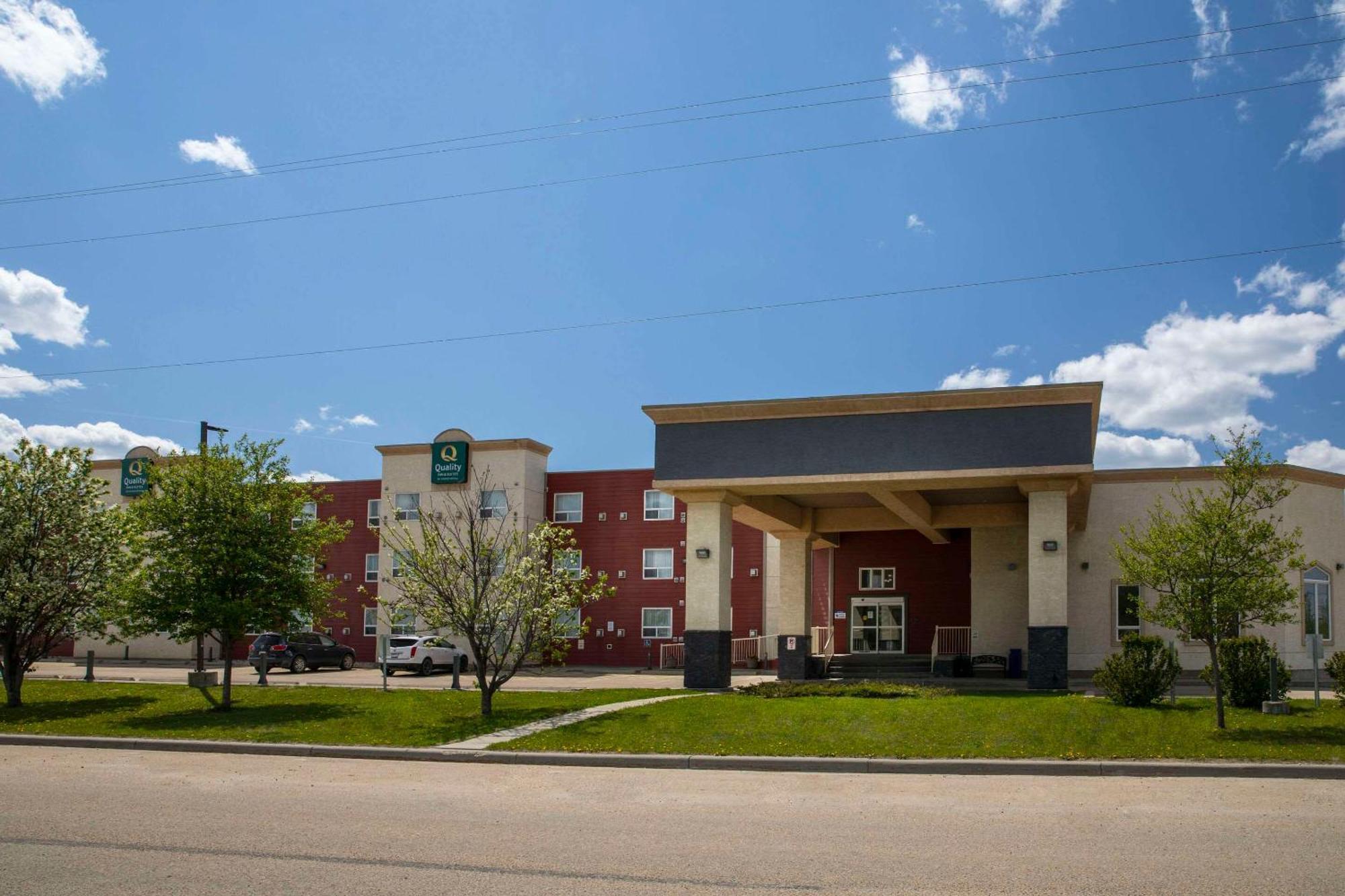 Quality Inn & Suites Whitecourt Eksteriør billede