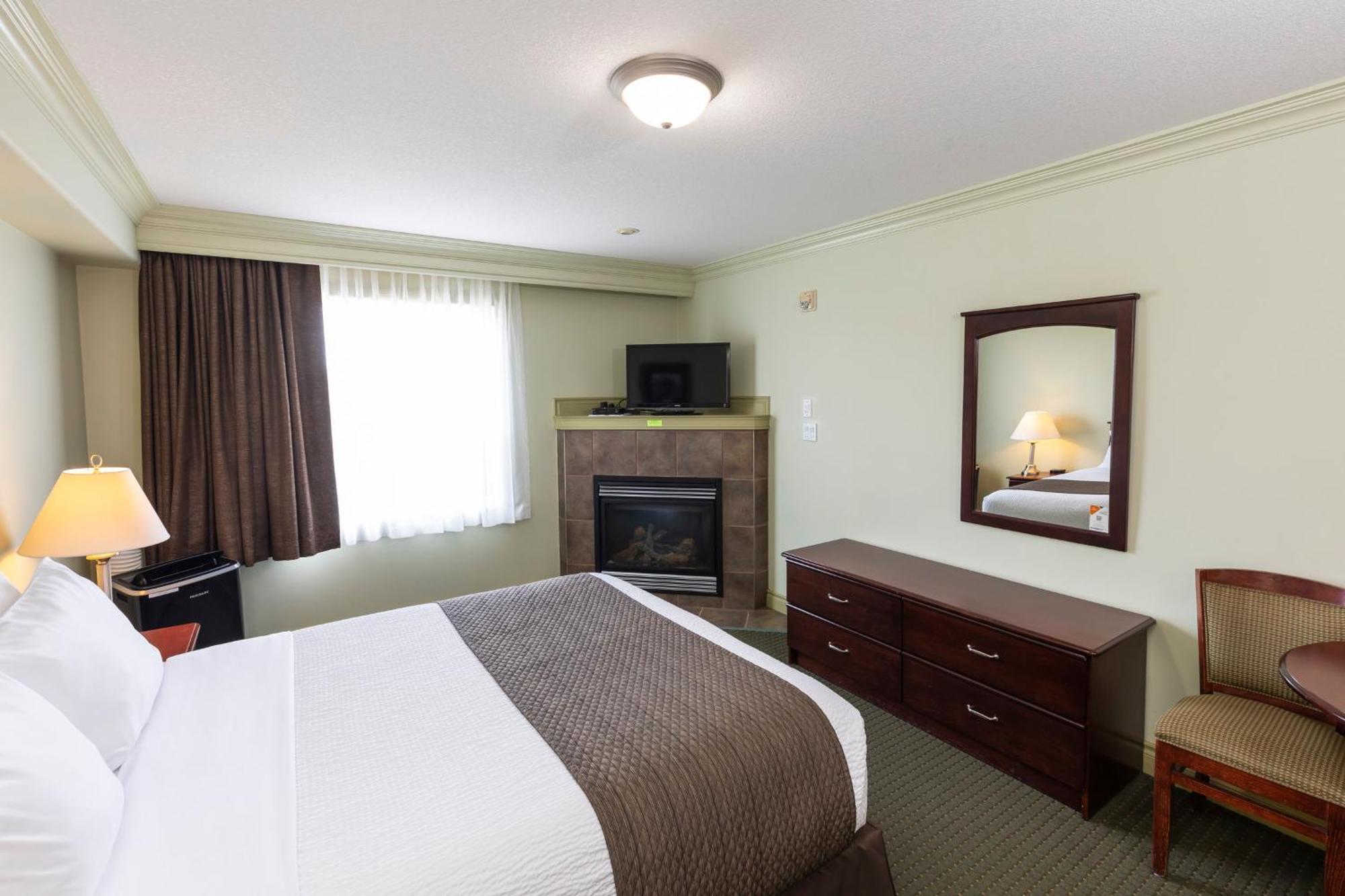 Quality Inn & Suites Whitecourt Eksteriør billede