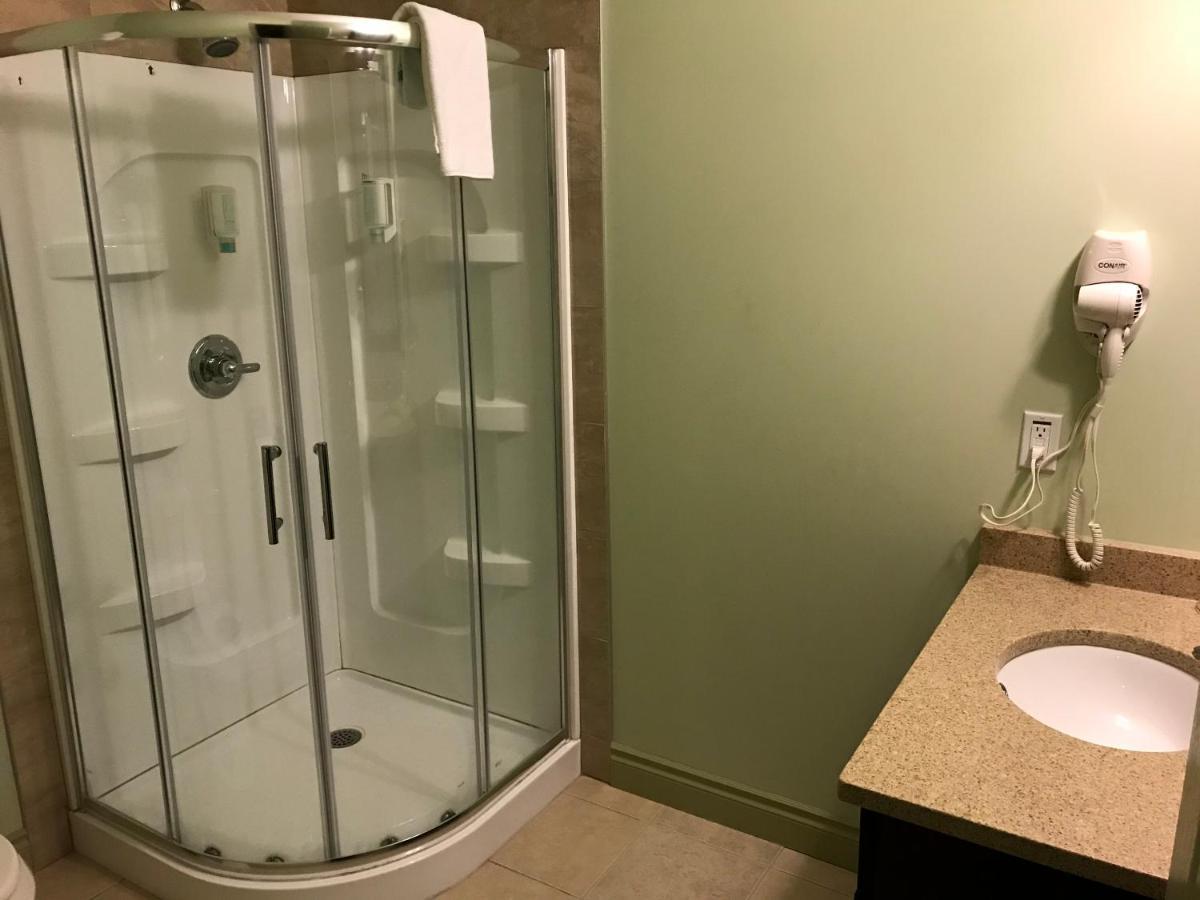Quality Inn & Suites Whitecourt Eksteriør billede